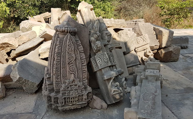 ऐसे 200 मंदिर जो नेताओं को वोट और नोट नहीं देते...इसीलिए गिर रहे हैं..