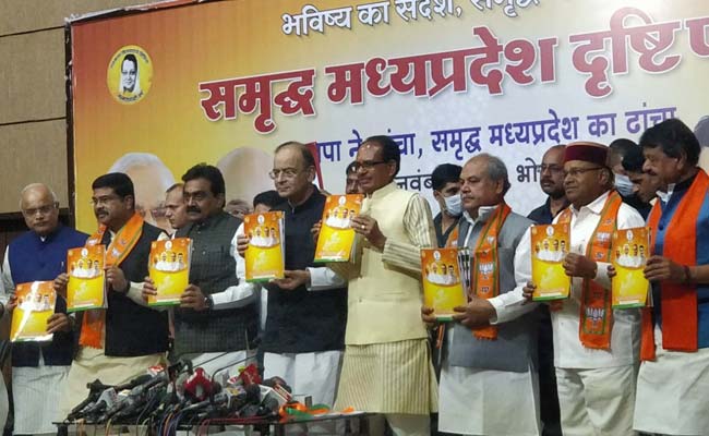 मध्य प्रदेश : घोषणापत्र में बीजेपी का वादा, गरीबों को पक्का मकान और हर साल 10 लाख लोगों को रोजगार