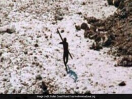 सेंटिनलीज जनजाति: तीर कमान और पत्थर हैं इनके हथियार, पढ़िए आखिर क्यों बाहरी दुनिया से रहते हैं अलग-थलग सेंटिनलीज जनजाति: तीर कमान और पत्थर हैं इनके हथियार, पढ़िए आखिर क्यों बाहरी दुनिया से रहते हैं अलग-थलग