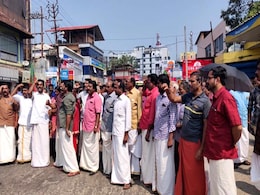 Sabarimala Updates: Protesters Block Roads In Kerala Amid Heavy Police Presence Sabarimala Updates: Protesters Block Roads In Kerala Amid Heavy Police Presence