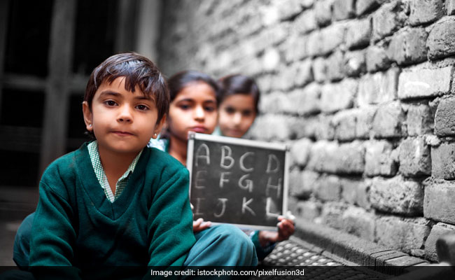 A Police Station In Aurangabad Holds Classes For Slum Children