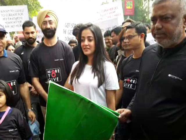 Raima Sen Flags Off 2.5km Walkathon In Kolkata