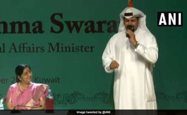 कुवैत में शेख ने गाया भजन, देखकर सुषमा स्वराज हो गईं हैरान, बजाने लगीं तालियां, देखें VIDEO