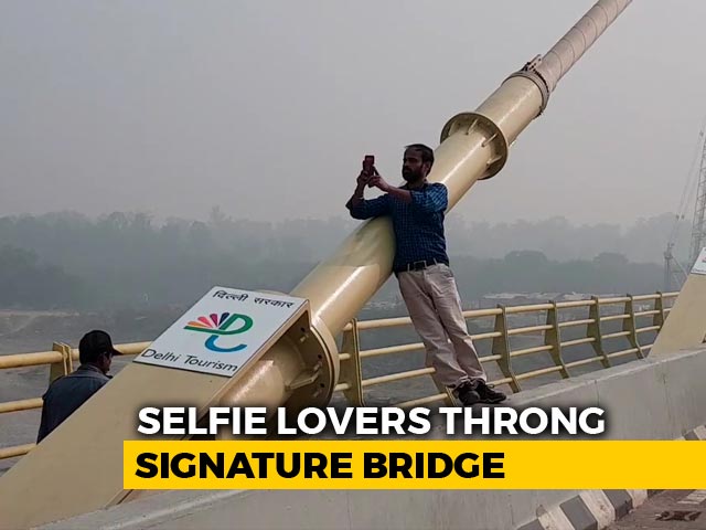 People Risk Lives To Click Pictures At Delhi's Signature Bridge