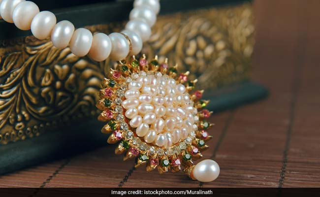 5 Kinds Of Jewellery To Glam Up In This Wedding Season