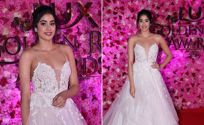 Nail Party Looks In A Stunning Lace Dress Like Janhvi Kapoor