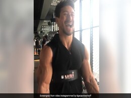 टाइगर श्रॉफ ने यूं दिखाए 'डोले', यूजर्स बोले- हॉलीवुड एक्टर से कम नहीं... देखें Video टाइगर श्रॉफ ने यूं दिखाए 'डोले', यूजर्स बोले- हॉलीवुड एक्टर से कम नहीं... देखें Video