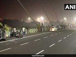 सिग्नेचर ब्रिज पर अश्लील हरकतें करने के मामले में चार किन्नर पुलिस हिरासत में सिग्नेचर ब्रिज पर अश्लील हरकतें करने के मामले में चार किन्नर पुलिस हिरासत में