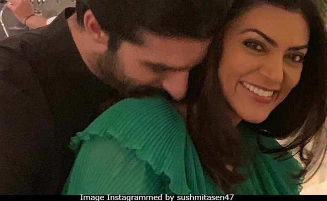 Sushmita Sen's Birthday Celebrations 2.0 With Rohman Shawl And Family. Pics Here