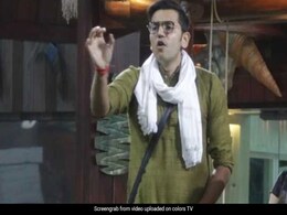 Bigg Boss 12: सुरभि ने लगाया बुरी नजर से देखने का आरोप, रोमिल बोले- 'मां की कसम खाकर कहता हूं कि' देखें Video Bigg Boss 12: सुरभि ने लगाया बुरी नजर से देखने का आरोप, रोमिल बोले- 'मां की कसम खाकर कहता हूं कि' देखें Video
