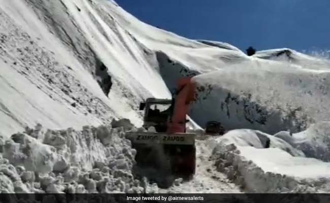 Temperature Settles Below Freezing Point For First Time In Srinagar