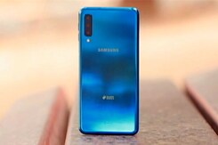 Samsung's Three-Eyed Phone Samsung's Three-Eyed Phone