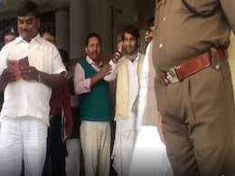 जब धोती-कुर्ता में विधानसभा पहुंचे तेजप्रताप, जानें घर जाने के सवाल पर क्या कहा... जब धोती-कुर्ता में विधानसभा पहुंचे तेजप्रताप, जानें घर जाने के सवाल पर क्या कहा...