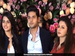 सलमान की हीरोइन भाग्यश्री को देख फैन्स हुए हैरान, बोले- अब भी इतनी खूबसूरत... देखें Video सलमान की हीरोइन भाग्यश्री को देख फैन्स हुए हैरान, बोले- अब भी इतनी खूबसूरत... देखें Video