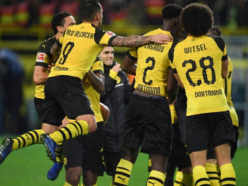 Paco Alcacer Fires Borussia Dortmund Past Beleaguered Bayern Munich To Maintain Bundesliga Lead