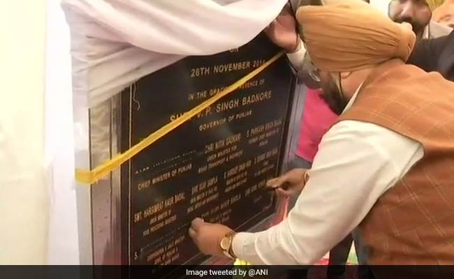 करतारपुर कॉरिडोर: शिलान्यास के पत्थर पर मंत्री ने अपने और सीएम के नाम पर लगाया काला टेप