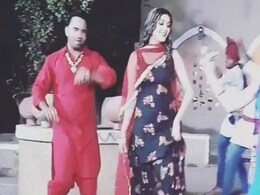 सपना चौधरी ने अपने पीछे पड़े इस शख्स को इस अंदाज में दिखाई अदाएं, बार-बार देखना चाहेंगे Video सपना चौधरी ने अपने पीछे पड़े इस शख्स को इस अंदाज में दिखाई अदाएं, बार-बार देखना चाहेंगे Video