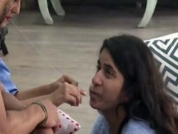 Bigg Boss 12: बिग बॉस में इस कंटेस्टेंट ने खोला ब्यूटी पार्लर, थ्रेडिंग करती आईं नजर- देखें Video Bigg Boss 12: बिग बॉस में इस कंटेस्टेंट ने खोला ब्यूटी पार्लर, थ्रेडिंग करती आईं नजर- देखें Video