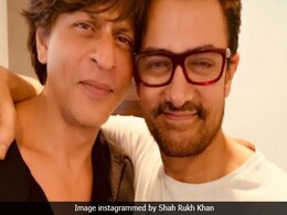 Shah Rukh Khan Gets A '<i>Thug</i> Hug' From Aamir Khan And A Fantastic Review For <i>Zero</i> Trailer Shah Rukh Khan Gets A '<i>Thug</i> Hug' From Aamir Khan And A Fantastic Review For <i>Zero</i> Trailer