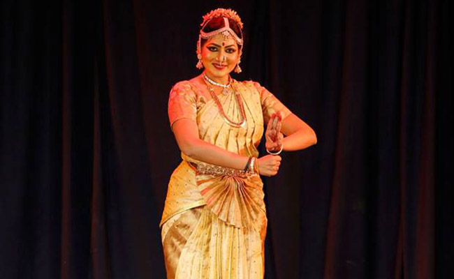 VIDEO: डांसर से कैसे आईएएस बनीं कविता रामू, जिनके ठुमकों पर झूम उठते हैं लोग