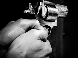 GST इंस्पेक्टर के रिटायरमेंट पार्टी में चली गोली, एक घायल, मिसफायर के चलते हुआ हादसा 