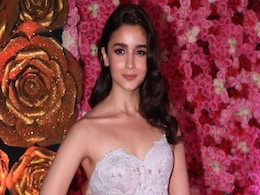 दीपिका-प्रियंका के बाद क्या अब होगी आलिया भट्ट की शादी? 2019 में दुल्हन बनने के सवाल पर दिया रिएक्शन... दीपिका-प्रियंका के बाद क्या अब होगी आलिया भट्ट की शादी? 2019 में दुल्हन बनने के सवाल पर दिया रिएक्शन...