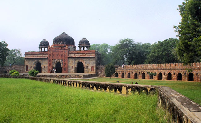 Delhi Tells Schools To Sensitise Students About Defacing Public Property