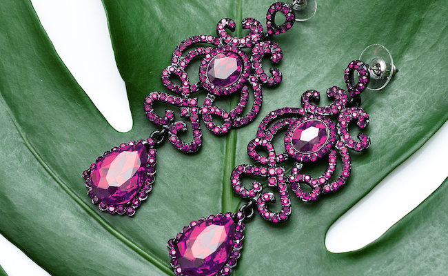 3 Pairs Of Earrings That Will Glam Up Your Festive Look