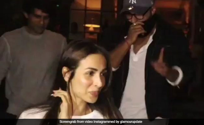 मलाइका अरोड़ा के इस अंदाज में पार्टी से बाहर निकले अर्जुन कपूर, हंसी न रोक पाए करण जौहर; Video Viral