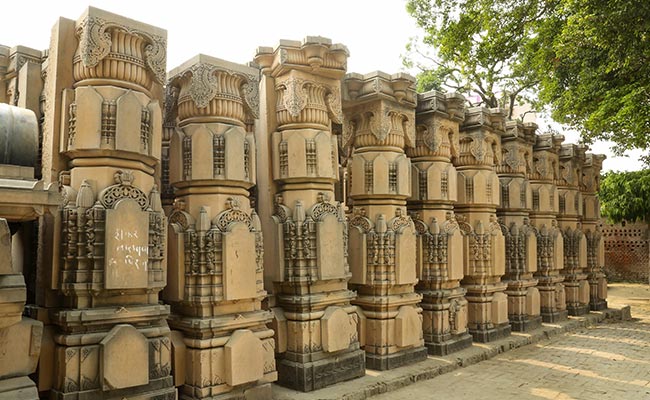 अयोध्या में VHP और शिवसेना की रैली की तैयारी, निर्मोही अखाड़े ने जताया एतराज़