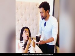 निरहुआ ने शादी में लिया दहेज तो आम्रपाली दुबे ने कुछ यूं दिखाए नखरे... देखें Video निरहुआ ने शादी में लिया दहेज तो आम्रपाली दुबे ने कुछ यूं दिखाए नखरे... देखें Video