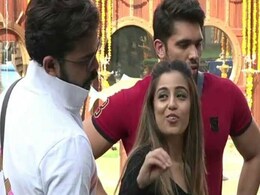 Bigg Boss 12: श्रीसंत के साथ पट रही सृष्टि की दोस्ती, जोड़ने लगे एक दूसरे से अपना नाम- Video हुआ वायरल Bigg Boss 12: श्रीसंत के साथ पट रही सृष्टि की दोस्ती, जोड़ने लगे एक दूसरे से अपना नाम- Video हुआ वायरल