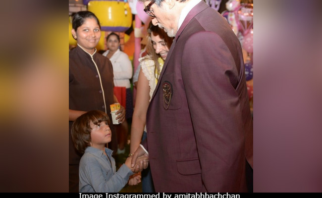 In Hilarious Post, Amitabh Bachchan Reveals 'Shah Rukh Khan's Little One' AbRam Wonders Why He Doesn't Live With Them