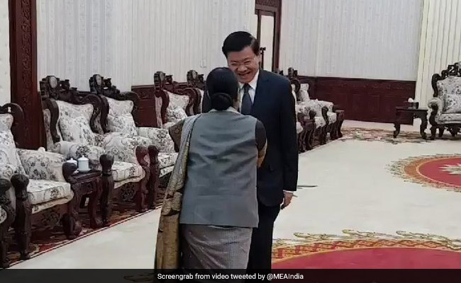 Foreign Minister Sushma Swaraj, Laotian PM Discuss Bilateral Ties