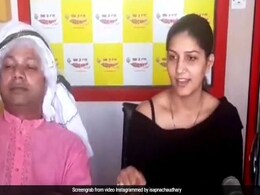 सपना चौधरी पर चढ़ा भोजपुरिया रंग, 'लालीपॉप लागेलू' पर यूं बरपाया कहर... देखें Video सपना चौधरी पर चढ़ा भोजपुरिया रंग, 'लालीपॉप लागेलू' पर यूं बरपाया कहर... देखें Video