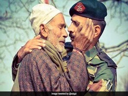 15 साल पहले हुआ था पहली नजर में प्यार, पति हुआ देश के लिए शहीद, पत्नी को मिलेगा ये सम्मान 15 साल पहले हुआ था पहली नजर में प्यार, पति हुआ देश के लिए शहीद, पत्नी को मिलेगा ये सम्मान
