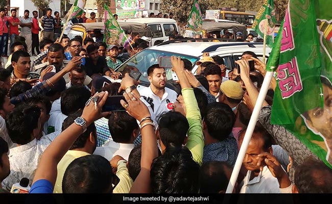 RJD Youth Wing Workers Clash With Patna Police, Tejashwi Yadav Protests