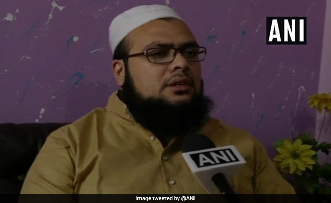 <i>Mehendi</i>, Not Nail Polish During Namaz: Darul Uloom Deoband's New Fatwa