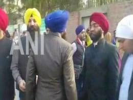 पाकिस्तान में दो भारतीय अधिकारियों को गुरुद्वारे में प्रवेश से रोका गया, भारत ने जताई कड़ी आपत्ति पाकिस्तान में दो भारतीय अधिकारियों को गुरुद्वारे में प्रवेश से रोका गया, भारत ने जताई कड़ी आपत्ति