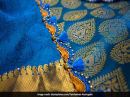 3 Beautiful <i>Sarees</i> Under Rs 1,500 That Will Make You Stand Out 3 Beautiful <i>Sarees</i> Under Rs 1,500 That Will Make You Stand Out