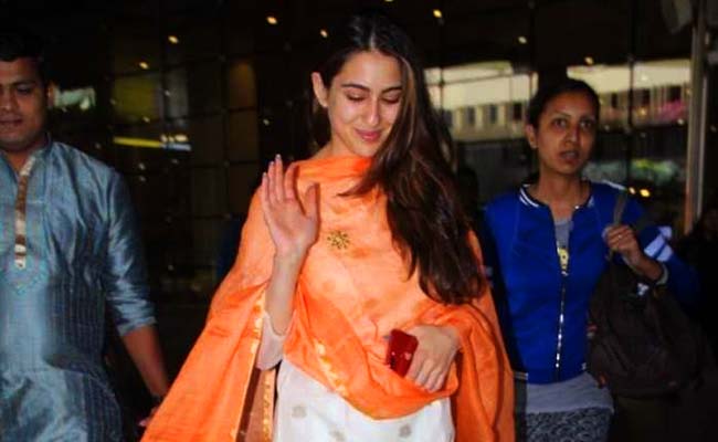 Sara Ali Khan Wears An Elegant Orange <i>Dupatta</i> And Gives Us Some Festive Fashion Goals