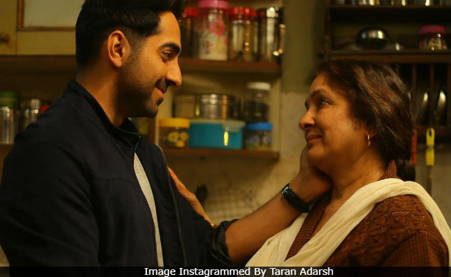 Impressed, Amitabh Bachchan Writes Neena Gupta A Note After Watching <i>Badhaai Ho</i>