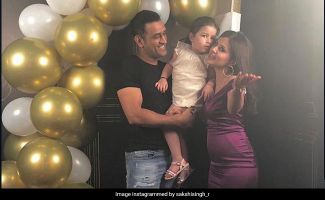 Sakshi Dhoni Singing With Friends And Other Fun Moments From Her Birthday Party