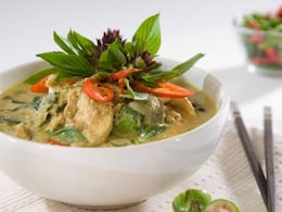Move Over Red Chicken Curry: Make This Mouth-Watering Green Chicken Curry