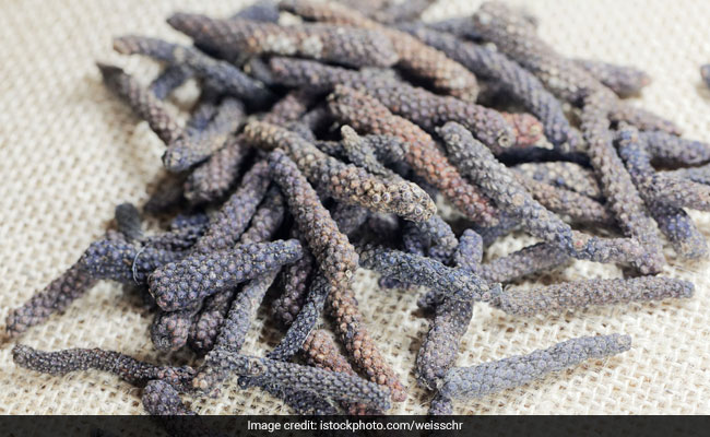 Pippali And Honey: This Herbal Concoction Is A Natural Home Remedy For Sore Throat