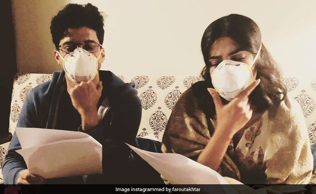 Priyanka Chopra Makes The Delhi Air Cleaner, Thinks The Internet. Really? No, Not Really