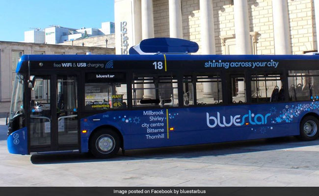 This Bus Combats Pollution As It Moves
