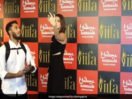 अनुष्का शर्मा के साथ सेल्फी लेना चाहते थे फैन्स, एक्ट्रेस ने की ऐसी हरकत कि लोग रह गए Shocked; देखें Video अनुष्का शर्मा के साथ सेल्फी लेना चाहते थे फैन्स, एक्ट्रेस ने की ऐसी हरकत कि लोग रह गए Shocked; देखें Video
