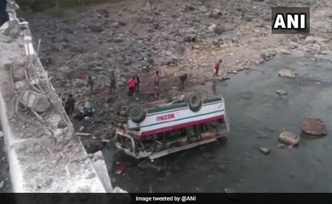 हिमाचल प्रदेश में बस नदी में गिरी, नौ की मौत 25 घायल
