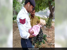 Delhi Traffic Cops Rescue Abandoned Newborn, Dogs Were Roaming Nearby Delhi Traffic Cops Rescue Abandoned Newborn, Dogs Were Roaming Nearby